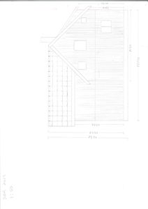 En håndtegnet fasadetegning som viser bygningens utseende fra siden, med mål på høyde, bredde og takhøyde.