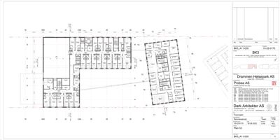Etasjeplan (Plan 03) som viser romfordeling og dimensjoner for et bygg.