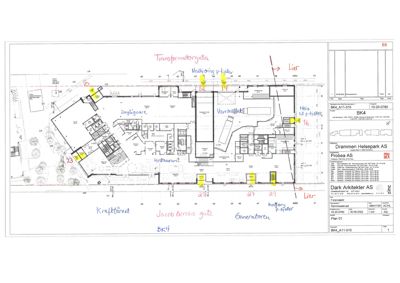 Etasjeplan (plantegning) som viser romfordeling og funksjoner i et bygg, med håndskrevne notater.