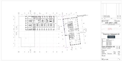 Etasjeplan som viser romfordeling, veggposisjon og romnummer for et bygg.