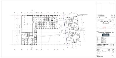 Etasjeplan som viser romfordeling og veggkonstruksjoner for et bygg.