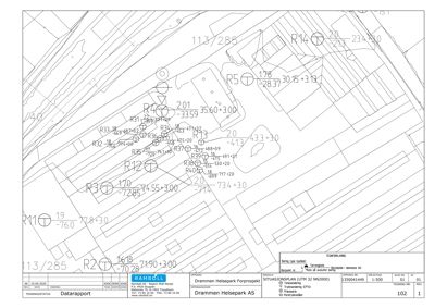 Situasjonsplan som viser tomtens grenser, nabobebyggelse og høydemål.