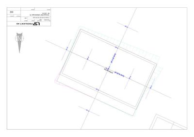 Situasjonsplan som viser bygningens plassering på tomt, med angitte grenser, tilstøtende eiendom og orientering (nordpil).