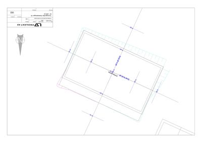 Situasjonsplan som viser bygningens plassering på tomt, med angitte grenser, tilstøtende eiendom og orientering (nordpil).