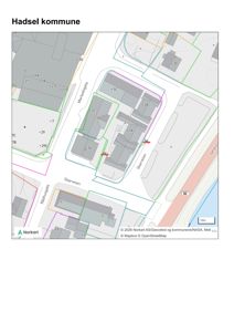 Situasjonsplan eller kart over Hadsel kommune som viser eiendomsnummer, vegnavn og bygningsplassering.
