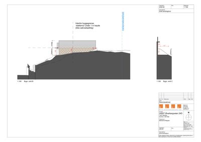 Snittegning som viser tverrsnitt gjennom en terrengmur og bygningens grunnplan i forhold til terrenget.