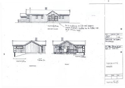Fasadetegning som viser front- og endevegg for en hytte med mål og notasjoner.