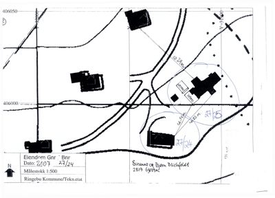 Situasjonsplan som viser eiendomsnummer, bygninger, vegger, og avstandsmålinger (ca. 24m, ca. 14m) på eiendommen Bjørn Blichfeldt.