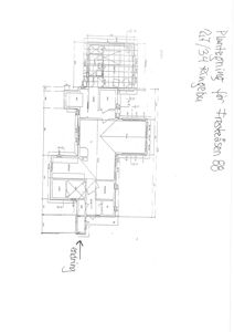 Plantegning for førsteetasjen av et hus på Ringebu, med romfordeling, mål og innvendige detaljer.