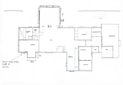 Etasjeplan (tregning) som viser romfordeling, mål og funksjoner i et hus.
