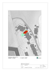Kart med topografiske konturlinjer, veier og bygningsfotavtrykk (grå felter). En rød farget markering viser et søknadsområde. Kartet er fra Kartverket og viser koordinater og dato.
