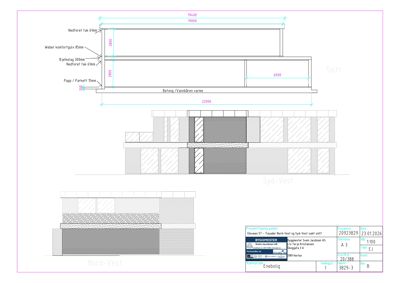 Snittegning som viser bygningens oppriss sett fra vest, med detaljer om fasadeelementer og konstruksjon.