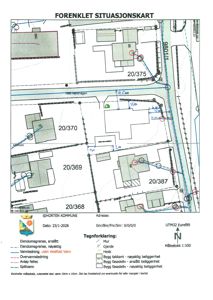 Forenklet situasjonskart som viser eiendomsgrenser, bygninger, vannledninger og andre infrastruktur på tomtene.