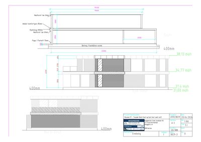 Snittegning (tverrsnitt) som viser bygningens høyde, takkonstruksjon, vindusinnramming og horisontale dimensjoner.