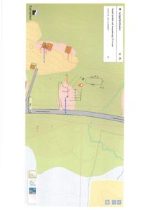 Kartutsnitt fra Kartverket som viser topografi, vegnett og eiendomsinndeling i området.