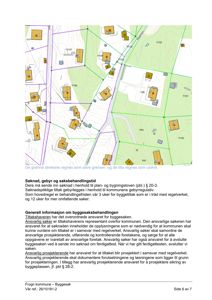 Kart over et område med bygningsplasseringer, tomtegrenser (grønne og lilla streker) og vei. Bildet inneholder også tekst om søknad, gebyr og saksbehandlingstid.