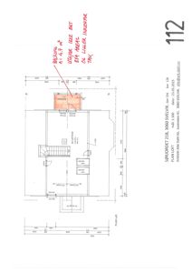 Etasjeplan (loft) med romfordeling, dører, vinduer og mål.