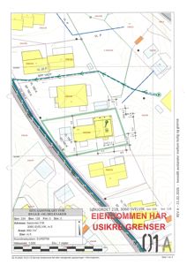 Situasjonskart som viser tomtens grenser, naboeiendommer, veier og bygningers plassering.