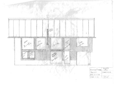 Etasjeplan med romfordeling, mål og skriftlige notater om funksjon (f.eks. 'kjøkken', 'soverom').