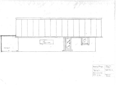 En håndtegnet fasadeoppriks (elevation) som viser bygningens utseende fra siden. Tegningen inkluderer vinduer, en dør, trappetrinn og en markering for en carport.