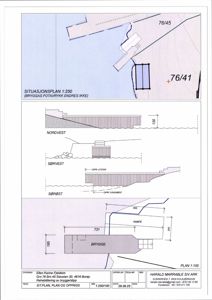Situasjonsplan og oppriss av en brygge med tilhørende detaljer.