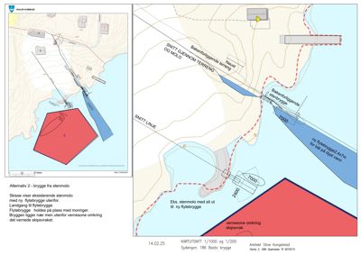 Kartutsnitt (snitt) som viser et tverrsnitt gjennom en kystlinje med eksisterende og planlagt flytebrygge, stenmolo og terrengform.