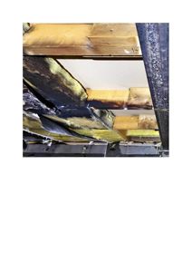 Fotografi av en takkonstruksjon med synlig isolasjon og bjelker.