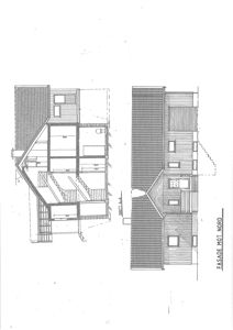Bildet viser en fasadetegning (opprikk) av en bygning sett fra nord, samt en tilhørende snittegning (Snitt A-A) som viser romfordeling og takform.