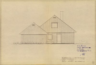 En tegning som viser fasaden (opprikket) på en bygning sett fra siden.