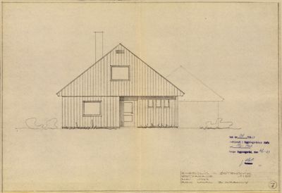 En håndtegnet fasade (opprikk) av en enebolig sett fra fronten.
