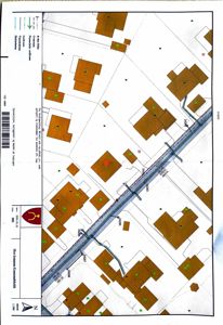 Situasjonsplan som viser tomt, bygninger, veier og grunneiergrenser.