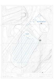 Situasjonsplan som viser parkeringsanlegg med bilplasser, konturer og topografi.