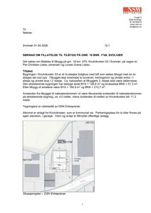 Situasjonsplan som viser bygningens plassering i forhold til naboeiendommen og vegen.