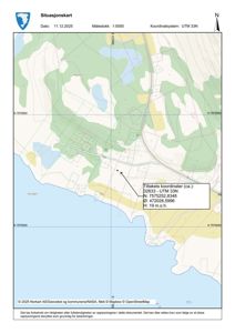 Situasjonskart som viser tomtens beliggenhet i forhold til omgivelser, med koordinater og målestokk.