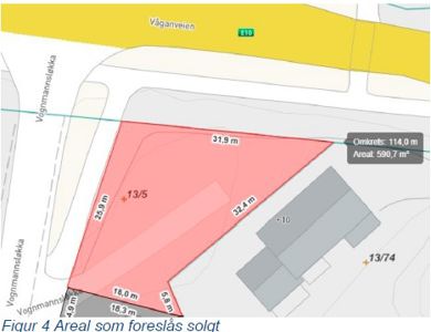 Situasjonsplan som viser et areal (rødt) som foreslås solgt, med angitte mål og areal.