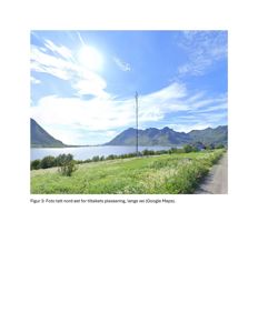 Fotografi av et landskap med fjell, vann og en vei, som illustrerer plasseringen av tiltaket.