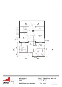 Etasjeplan (1. etasje) som viser romfordeling, dører, vinduer og mål for en bolig.
