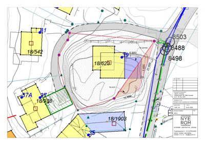 Situasjonsplan som viser tomtens form, grenser, nabotomter (18/542, 18/938, 18/1903), høydemålerlinjer (konturlinjer), og planlagte endringer i tomtegrenser (Ny tomt, Ny overgang).