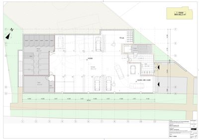 Etasjeplan for 1. etasje som viser romfordeling, garasje, trapp og mål.