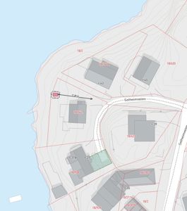 Situasjonsplan som viser tomtegrenser, bygningers plassering, høydemålerlinjer (konturlinjer) og veinavn (Solheimveien).
