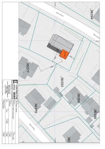 Situasjonsplan som viser tomtens grenser, naboeiendommer, veier og bygningsfot.