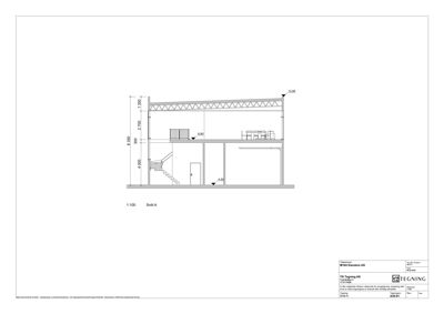 Snittegning (Snitt A) som viser bygningens tverrsnitt, høyder, trapp og konstruksjon.