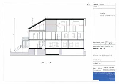 Snittegning (SNITT A - A) som viser bygningens indre oppbygning, høyder og romfordeling.
