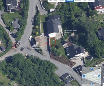 Luftfoto av en bolig og nærområdet med markeringer og tekster som peker på planlagte endringer.