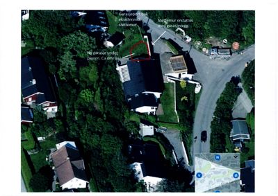 Flyfoto eller luftfoto av et boligområde med overlagte tegninger og tekster som viser planlagte endringer.