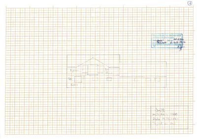 En håndtegnet etasjeplan (eller grunnplan) av en bygning, tegnet på millimeterpapir med romfordeling og innvendige vegger.