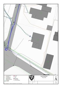 Situasjonsplan som viser tomt, bygninger, veier og vann- og avløpsledninger.