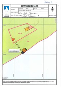 Situasjonskart som viser eiendomsgrenser, nabobygninger og avstander for eiendommen 210/18 i Ballangen.