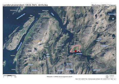Et flyfoto eller satellittbilde av et landskap med overlagte kartdata som viser eiendomsgrenser og vegnavn.