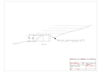 Snittegning (Snitt AA) som viser etasjehøyder, terrengforhold og en avskjeringsgroft.